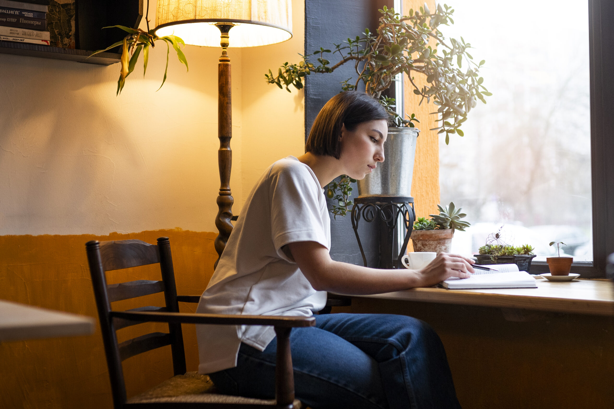 5 Tips Biar Tetap Fokus Nugas di Coffee Shop — Cerita dari Meja Sudut yang Penuh Inspirasi